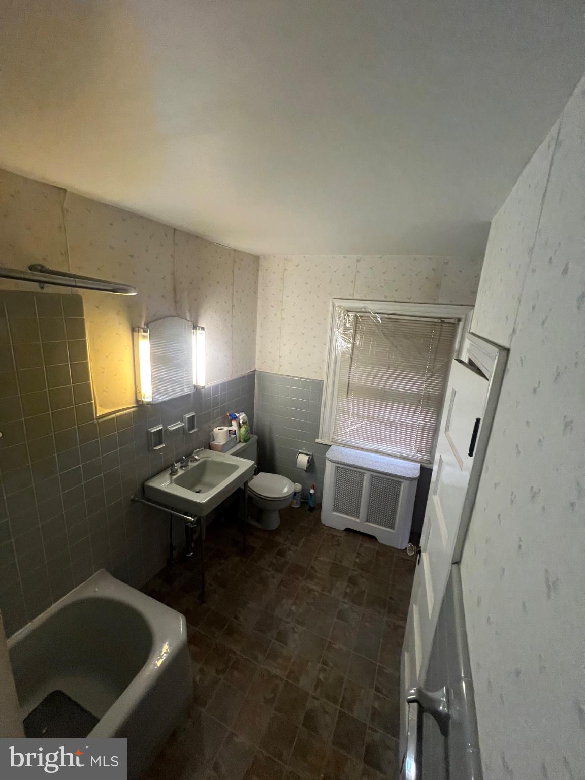 111 Penarth Road Bala Cynwyd, PA 19004 - Photo 10 of 20 Cozy bathroom with natural light.