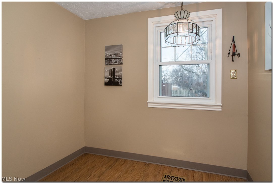 4149 Ardmore Road Cleveland, OH 44121 - Photo 13 of 35
