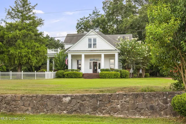 $395,000 | 818 Cannon Avenue, Bentonia, MS 39040