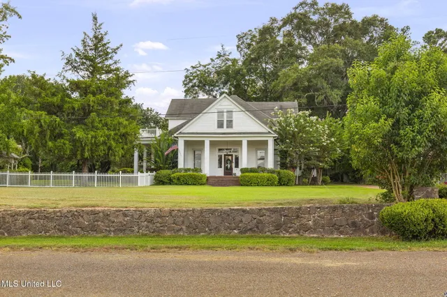 $395,000 | 818 Cannon Avenue, Bentonia, MS 39040