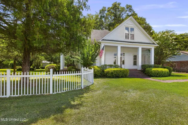$395,000 | 818 Cannon Avenue, Bentonia, MS 39040