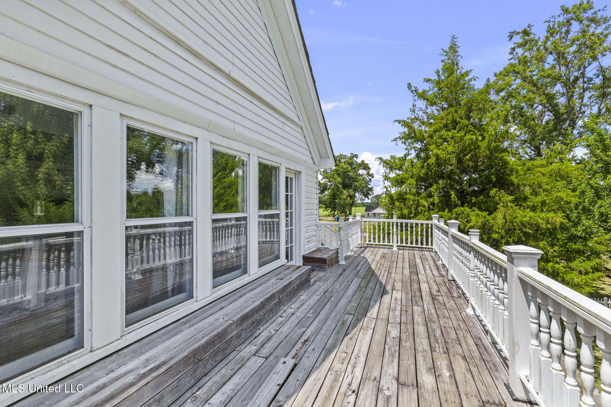 818 Cannon Avenue Bentonia, MS 39040 - Photo 79 of 110 2nd floor balcony 1