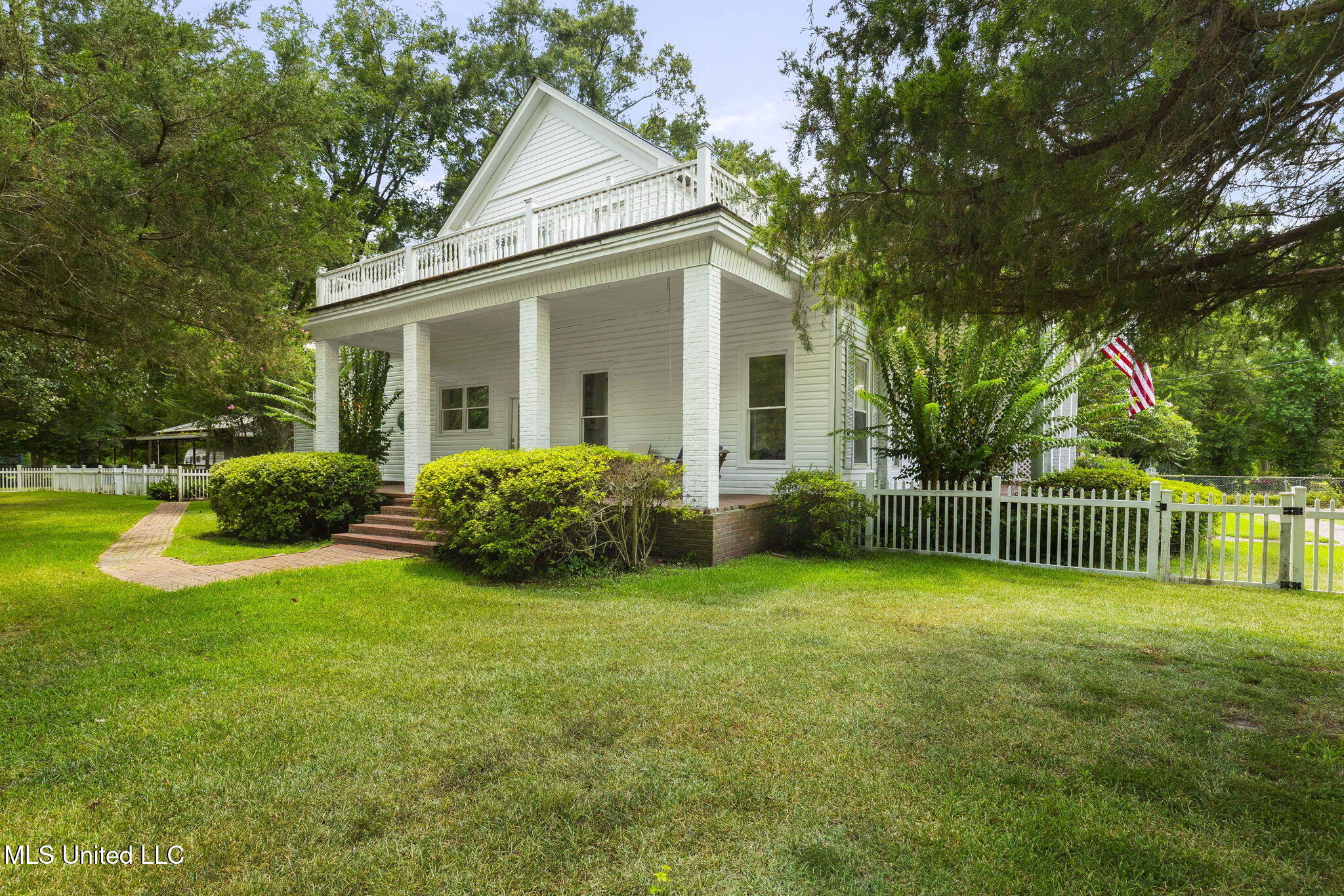 818 Cannon Avenue Bentonia, MS 39040 - Photo 84 of 110 Side porch 1