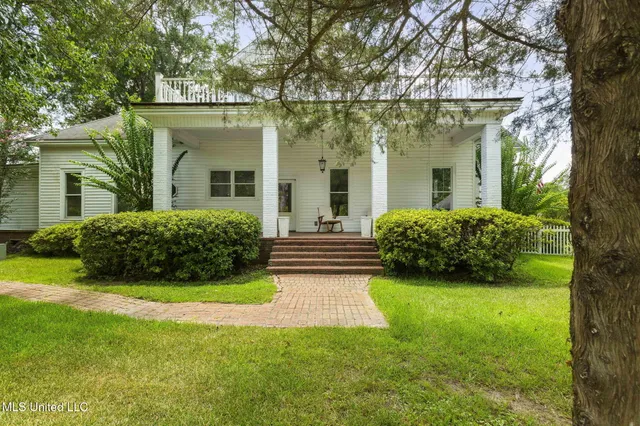 $395,000 | 818 Cannon Avenue, Bentonia, MS 39040