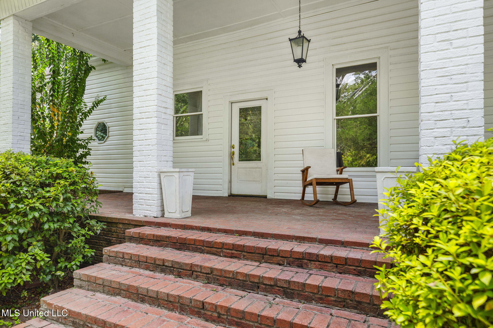 818 Cannon Avenue Bentonia, MS 39040 - Photo 87 of 110 Side porch 4