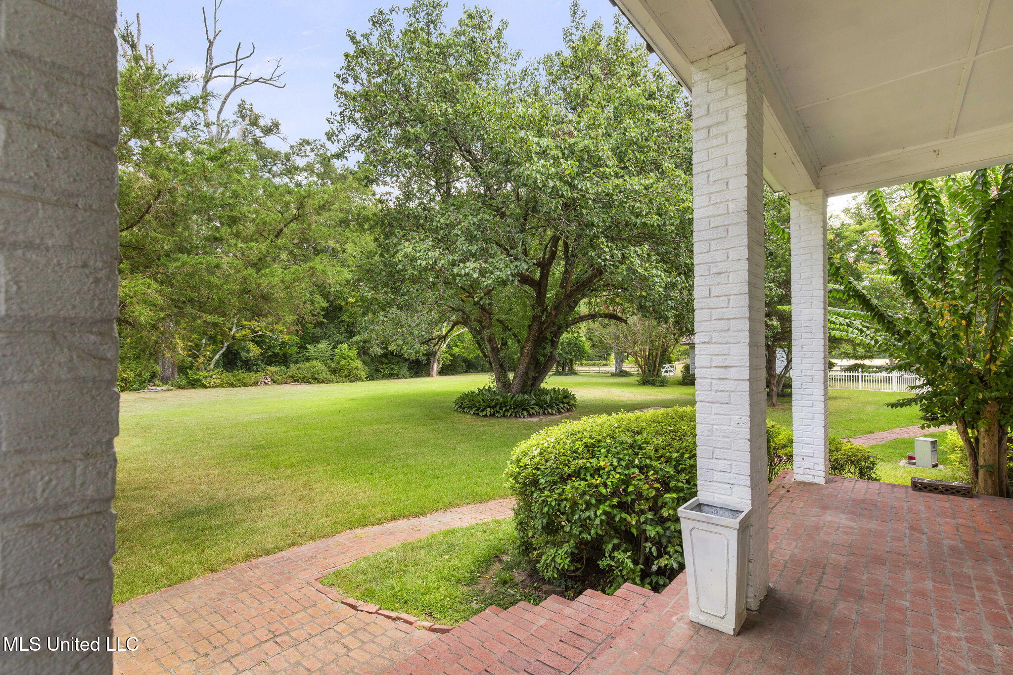 818 Cannon Avenue Bentonia, MS 39040 - Photo 89 of 110 Side porch 6
