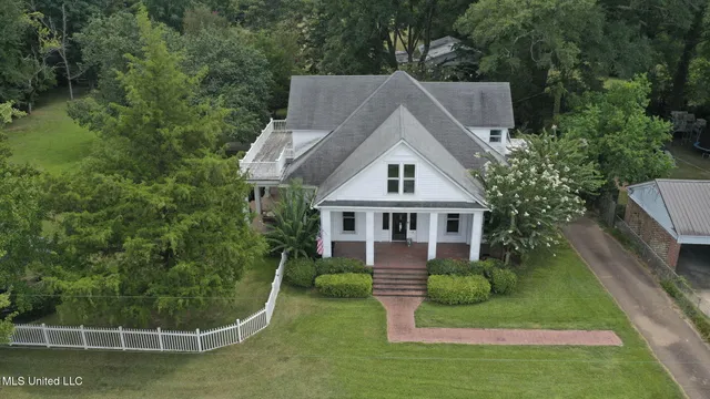 $395,000 | 818 Cannon Avenue, Bentonia, MS 39040