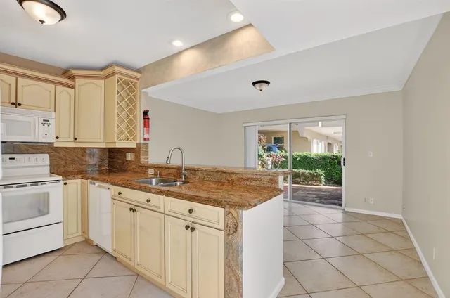 $3,490 | 596 Southeast 20th Avenue, Unit 4, Deerfield Beach, FL 33441