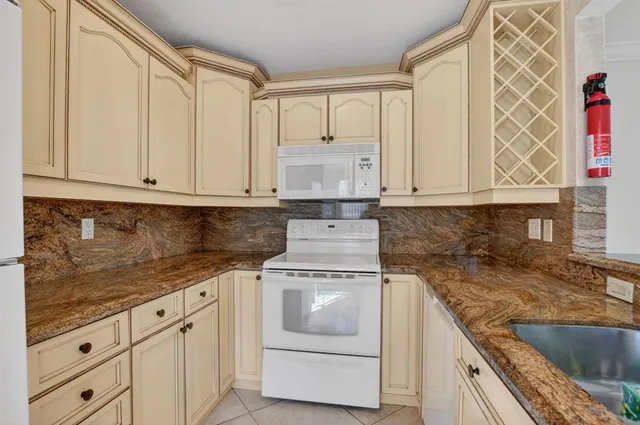 $3,490 | 596 Southeast 20th Avenue, Unit 4, Deerfield Beach, FL 33441