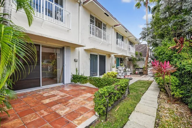 $3,490 | 596 Southeast 20th Avenue, Unit 4, Deerfield Beach, FL 33441