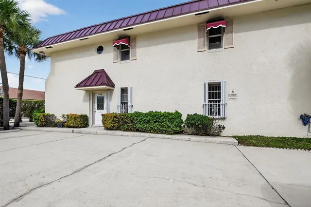 $3,490 | 596 Southeast 20th Avenue, Unit 4, Deerfield Beach, FL 33441