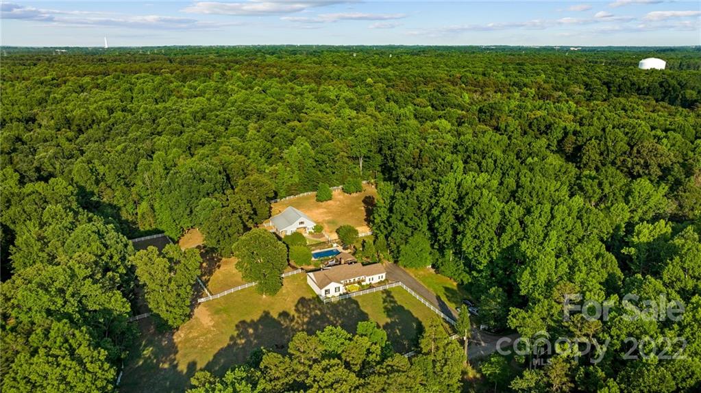 8073 Hambright Road Huntersville, NC 28078 - Photo 4 of 47 Gallery Image 4