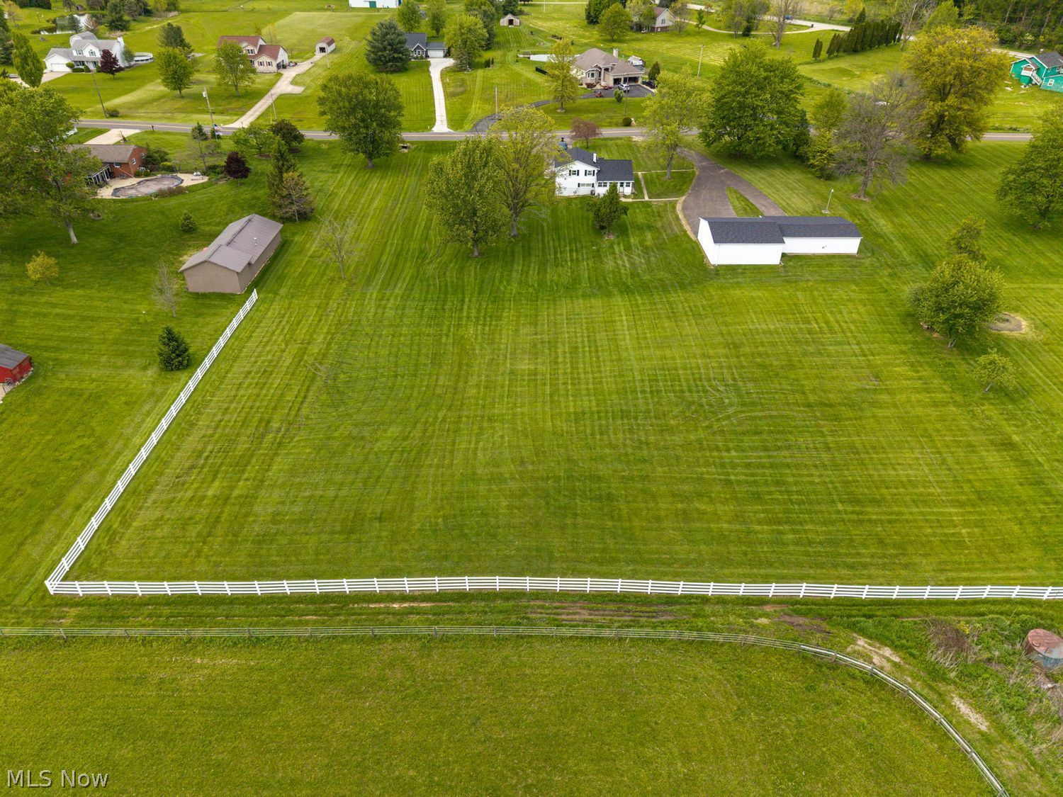2460 Blake Road Wadsworth, OH 44281 - Photo 4 of 33
