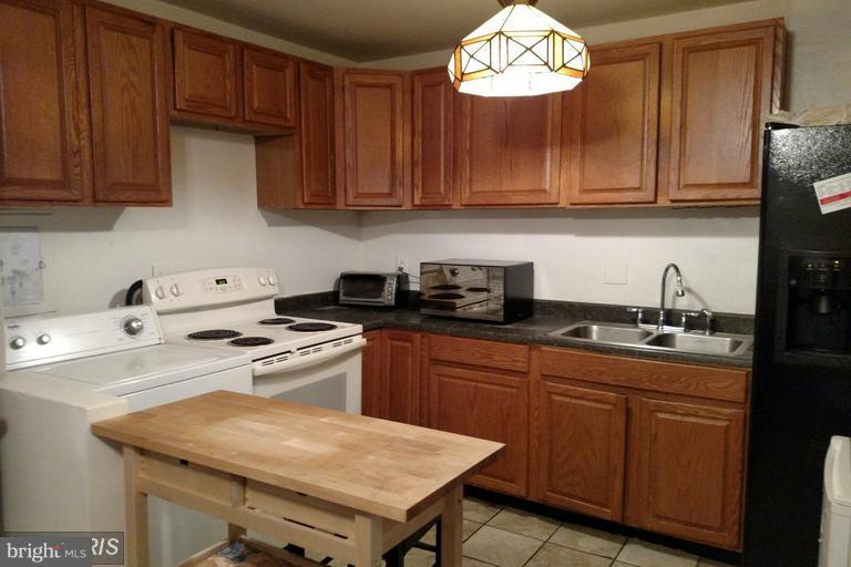 9812 Buckner Road Manassas, VA 20110 - Photo 5 of 10 Kitchen