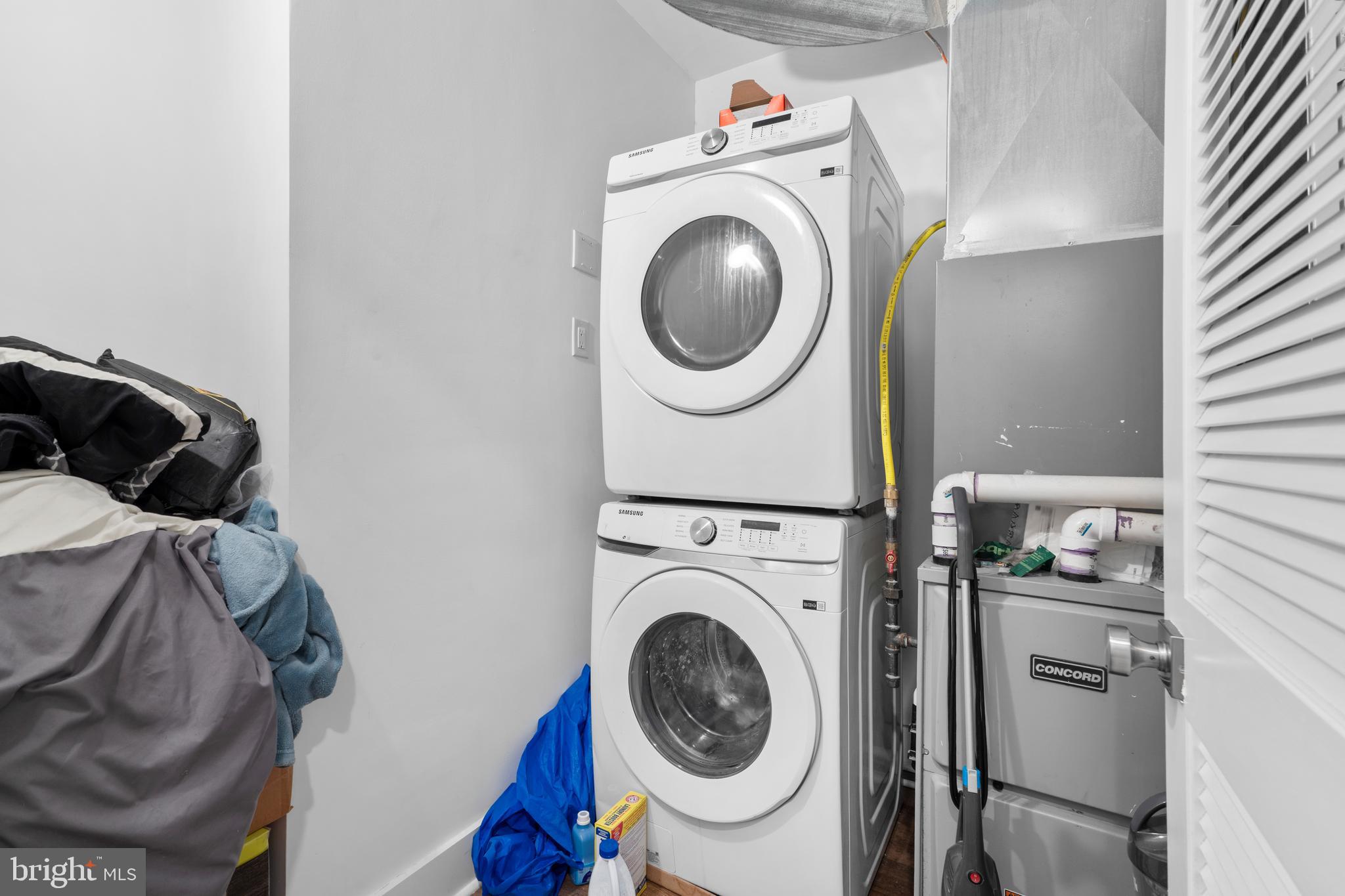 952 North 5th Street Philadelphia, PA 19123 - Photo 21 of 49 a utility room with dryer and washer
