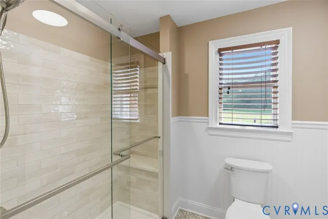 a bathroom with a toilet and a shower