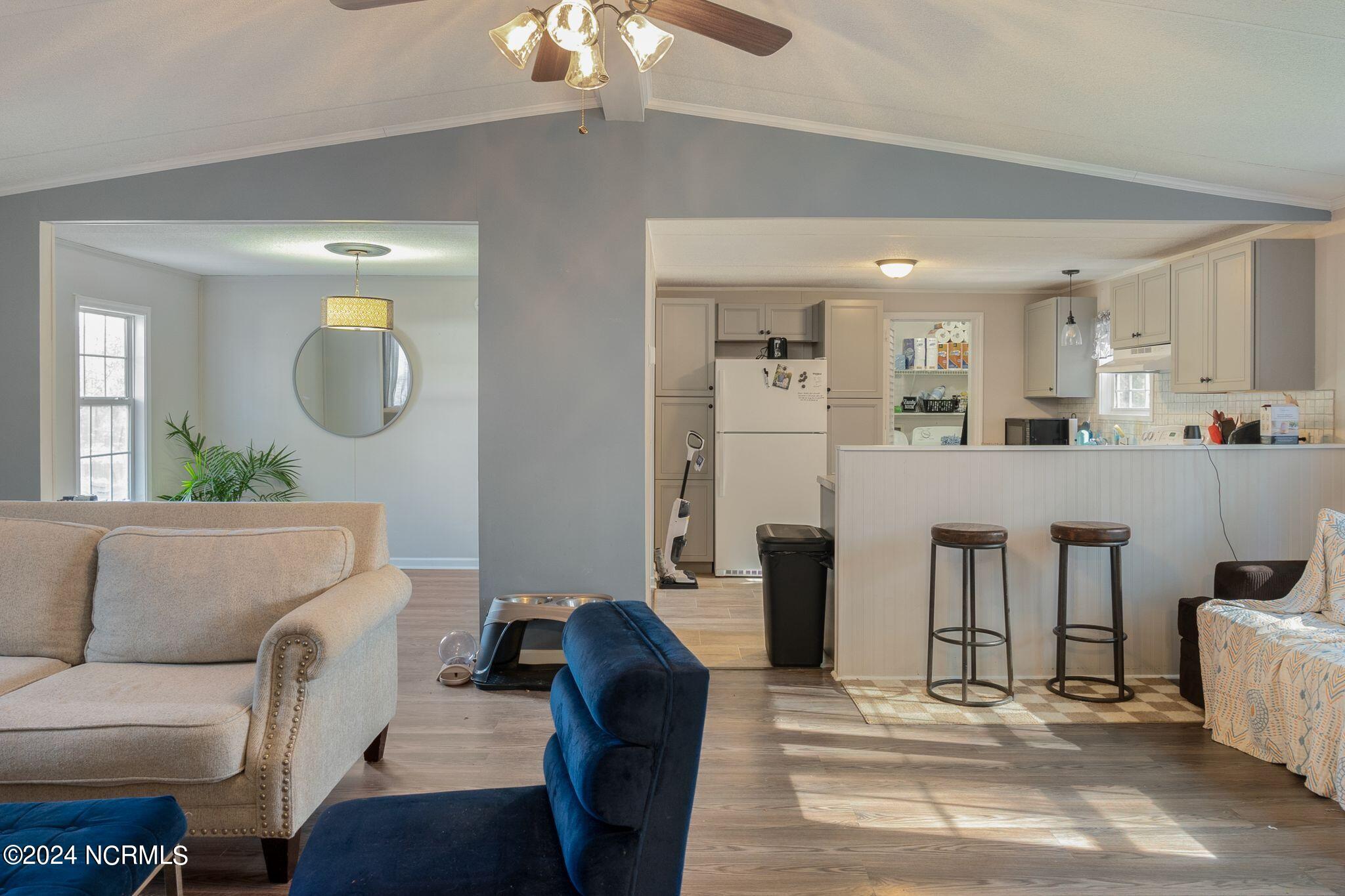 242 Shingle Brook Road New Bern, NC 28560 - Photo 17 of 49 Living Room