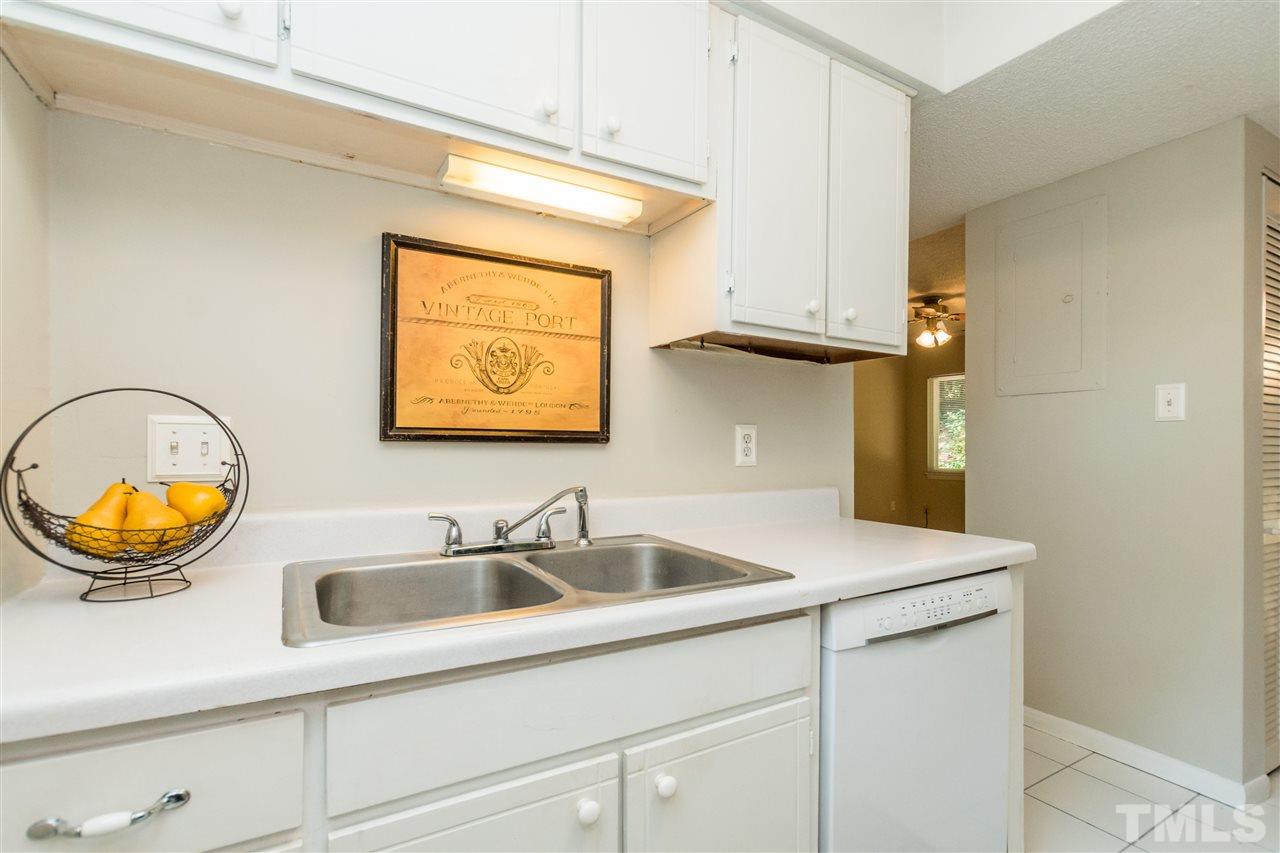 604 Dylan Court Raleigh, NC 27606 - Photo 5 of 15