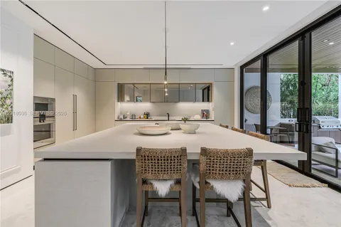 $6,575,000 | 1092 North Venetian Drive, Miami, FL 33139