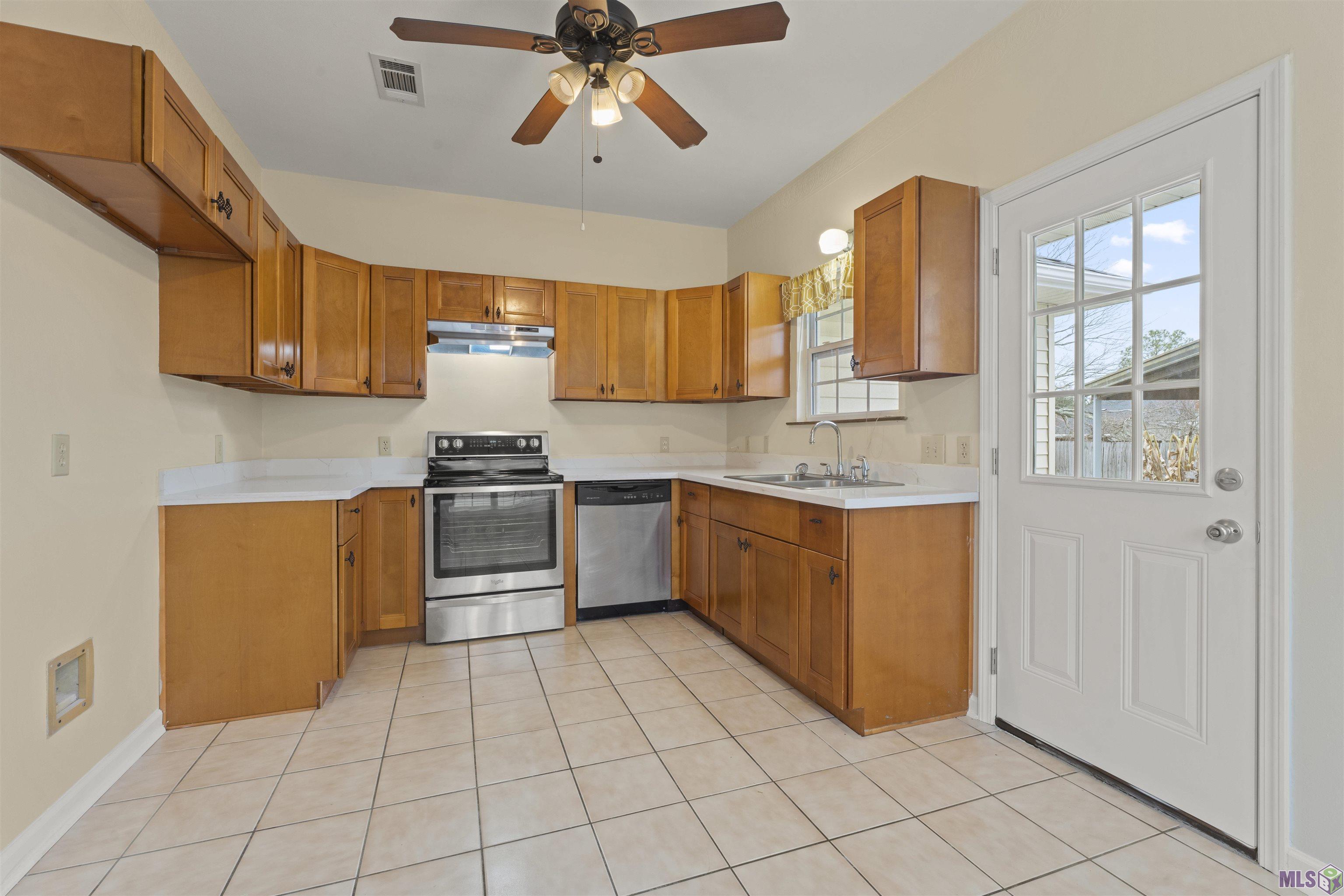 14930 Point Chenier Avenue Baton Rouge, LA 70817 - Photo 4 of 17 Gallery Image 4