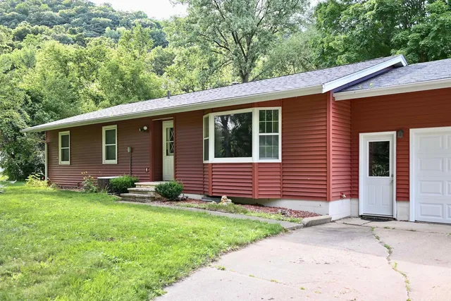 $319,900 | 26283 Meadowbrook Lane, Winona, MN 55987