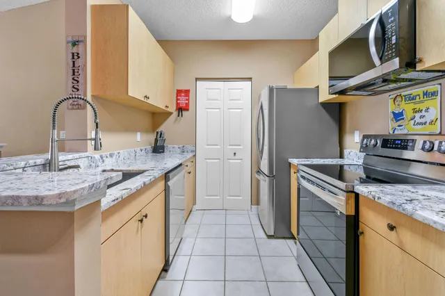 $2,000 | 10354 Fox Trail Road South, Unit 1505, West Palm Beach, FL 33411