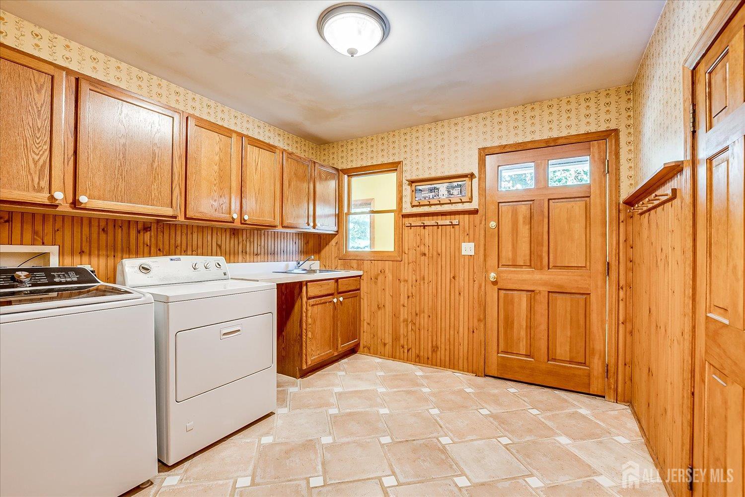 39 Rayle Court Metuchen, NJ 08840 - Photo 18 of 29 a utility room with cabinets washer and dryer