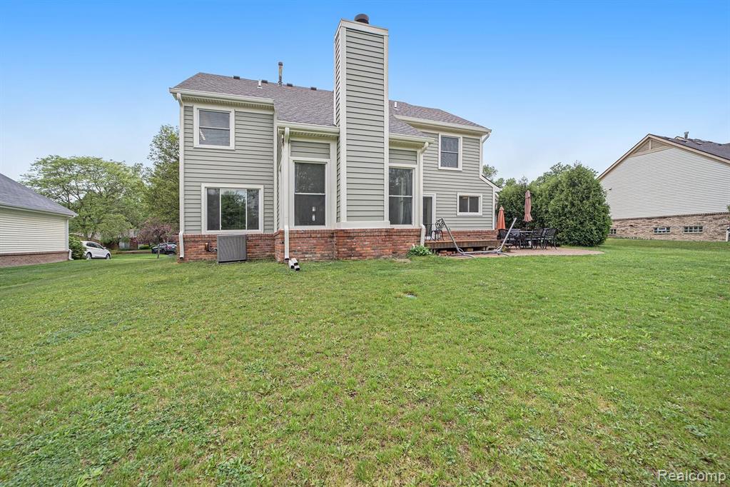 24386 Ridgeview Drive Farmington Hills, MI 48336 - Photo 6 of 42
