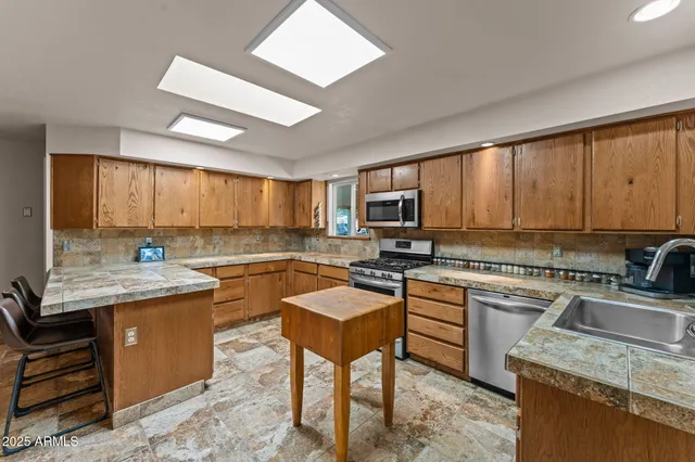 $892,500 | 46817 Highway 60, Morristown, AZ 85342