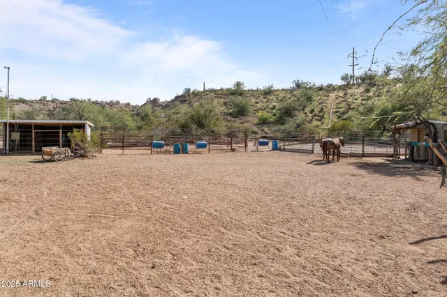 $892,500 | 46817 Highway 60, Morristown, AZ 85342