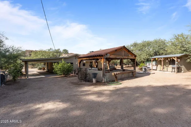 $892,500 | 46817 Highway 60, Morristown, AZ 85342
