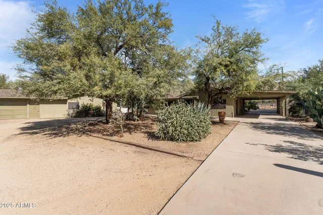 $892,500 | 46817 Highway 60, Morristown, AZ 85342