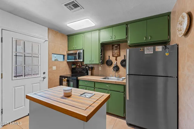 $892,500 | 46817 Highway 60, Morristown, AZ 85342