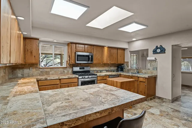 $892,500 | 46817 Highway 60, Morristown, AZ 85342