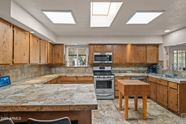 $892,500 | 46817 Highway 60, Morristown, AZ 85342