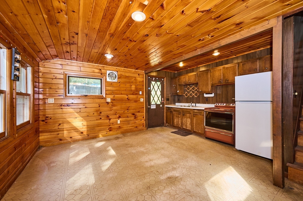 406 Hart Road Conway, MA 01341 - Photo 5 of 25 Gallery Image 5