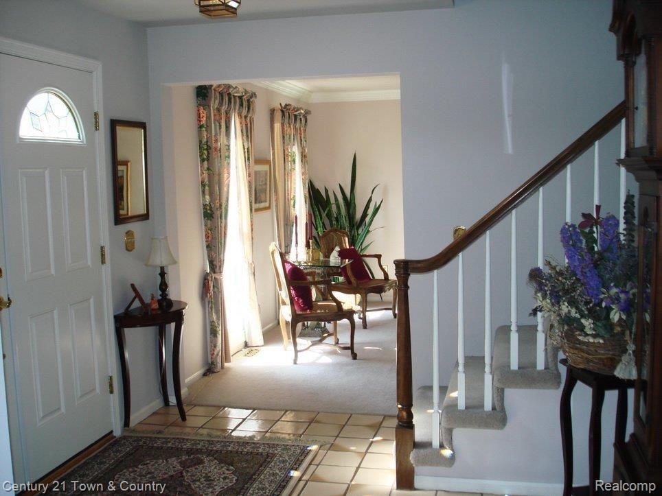Foyer to Living Rm
