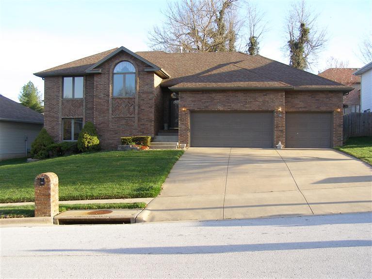 2325 West Nottingham Street Springfield, MO 65810 - Photo 1 of 1 Primary Photo