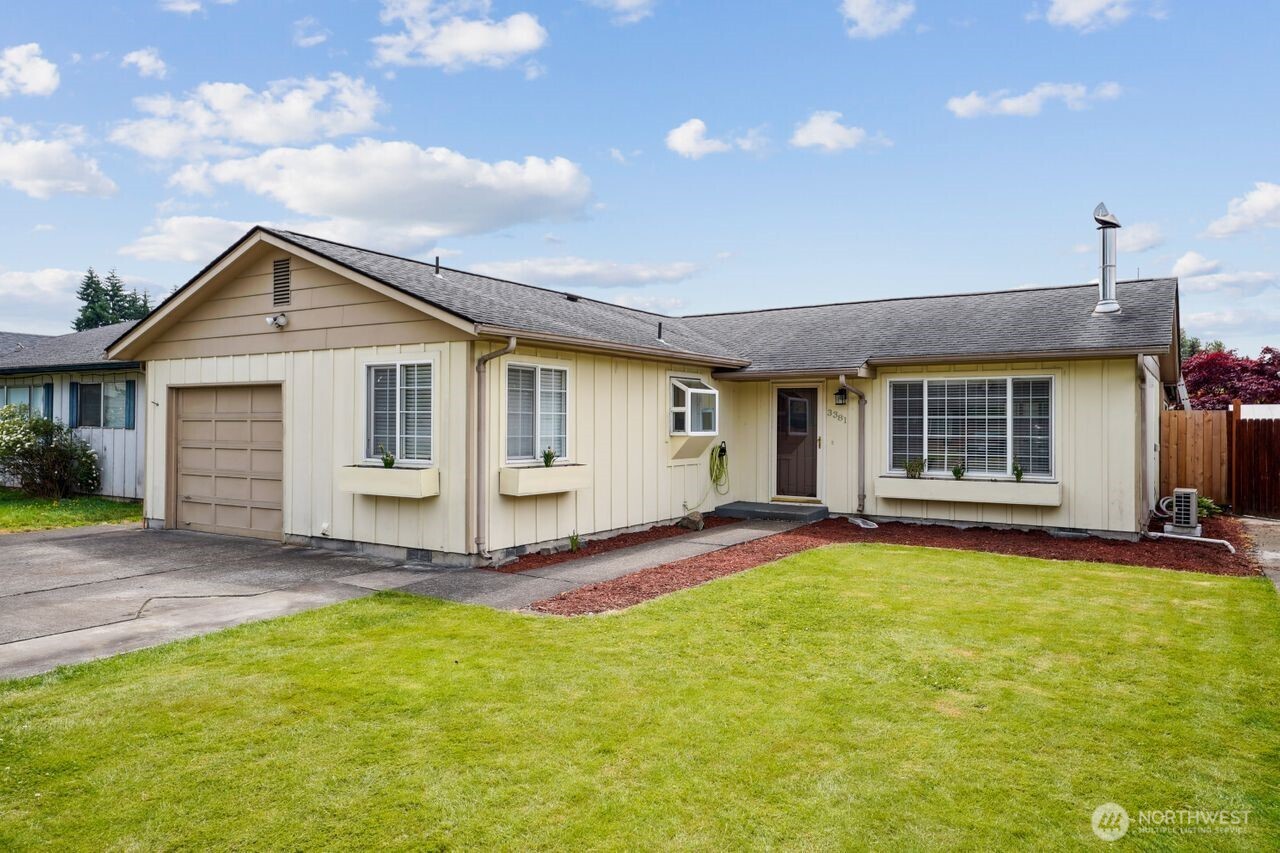 3381 Nebraska Street Longview, WA 98632 - Photo 1 of 25 a view of a house with backyard and porch