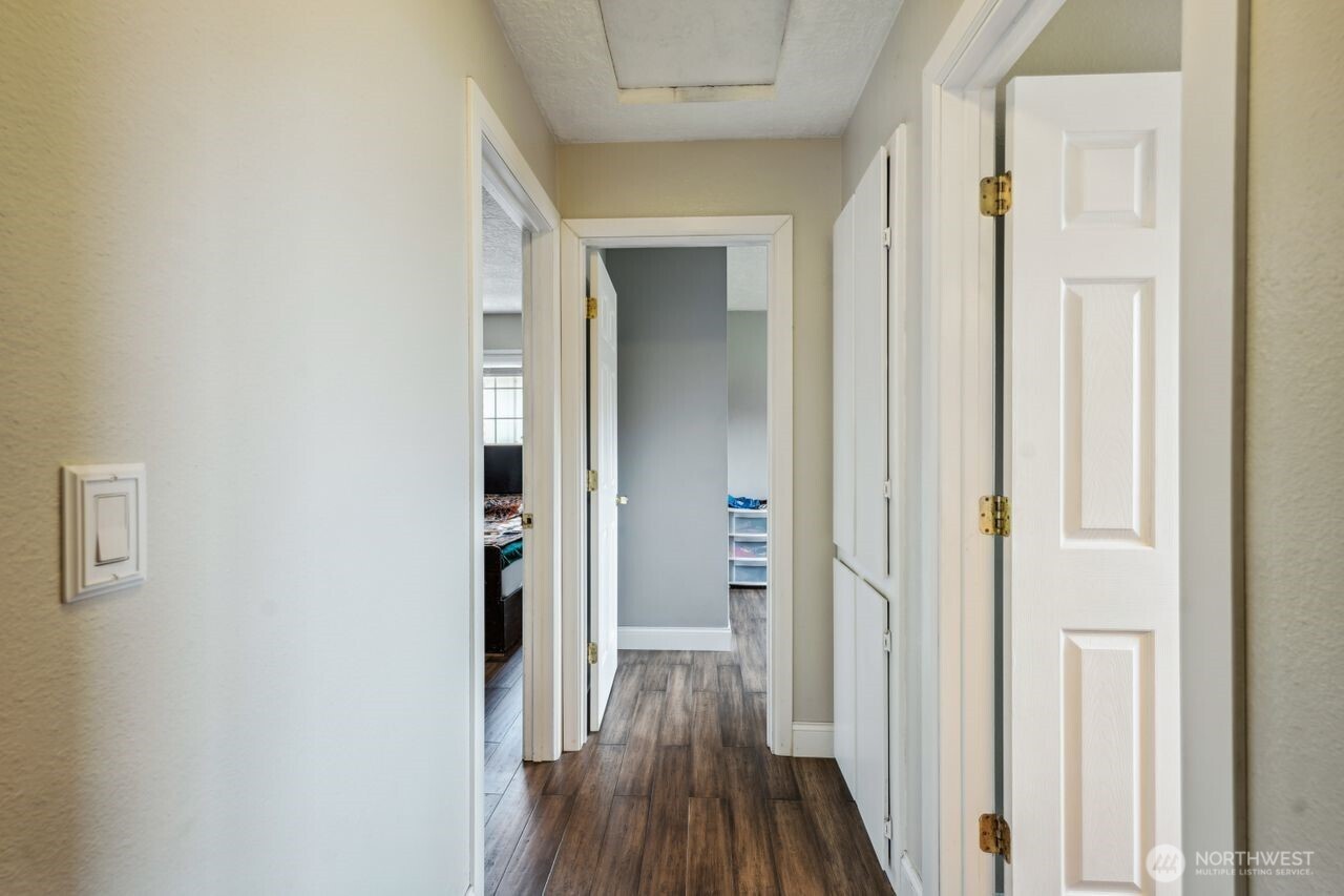 3381 Nebraska Street Longview, WA 98632 - Photo 16 of 25 a view of hallway with wooden floor