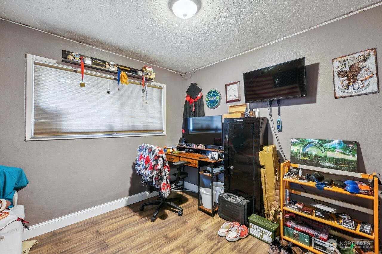 3381 Nebraska Street Longview, WA 98632 - Photo 18 of 25 a view of a workspace with furniture and toys