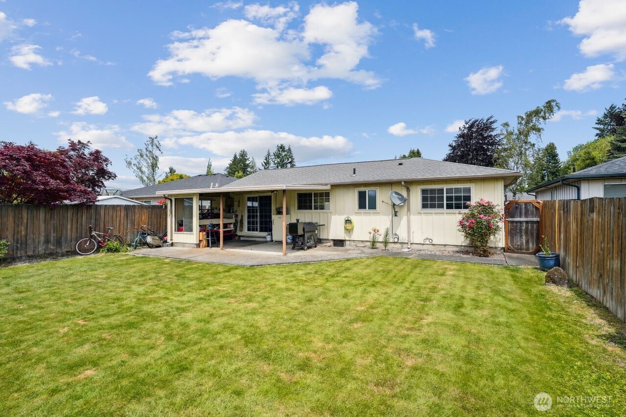 3381 Nebraska Street Longview, WA 98632 - Photo 25 of 25 a view of house with swimming pool and furniture