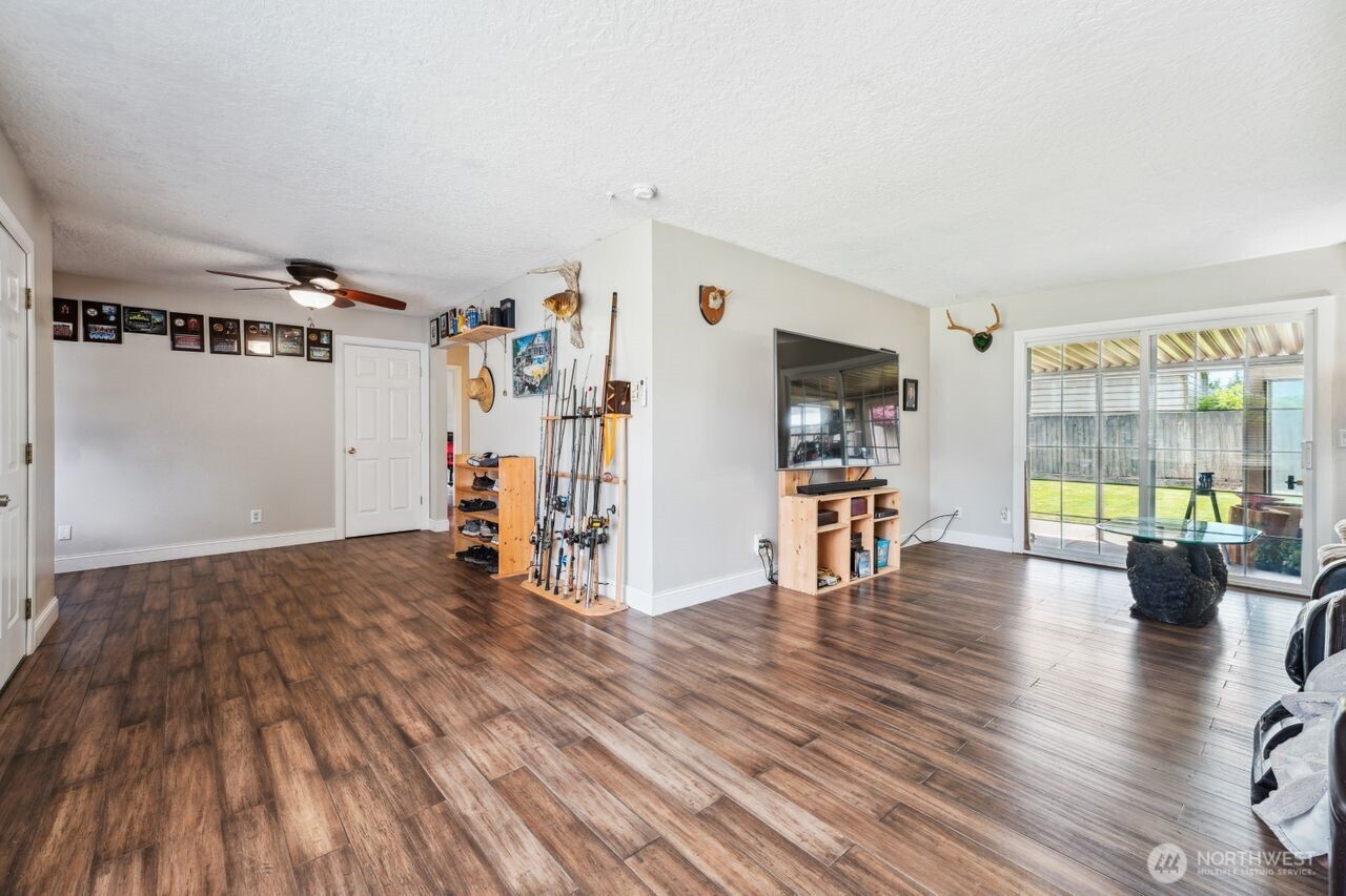 3381 Nebraska Street Longview, WA 98632 - Photo 6 of 25 a living room with furniture and a wooden floor