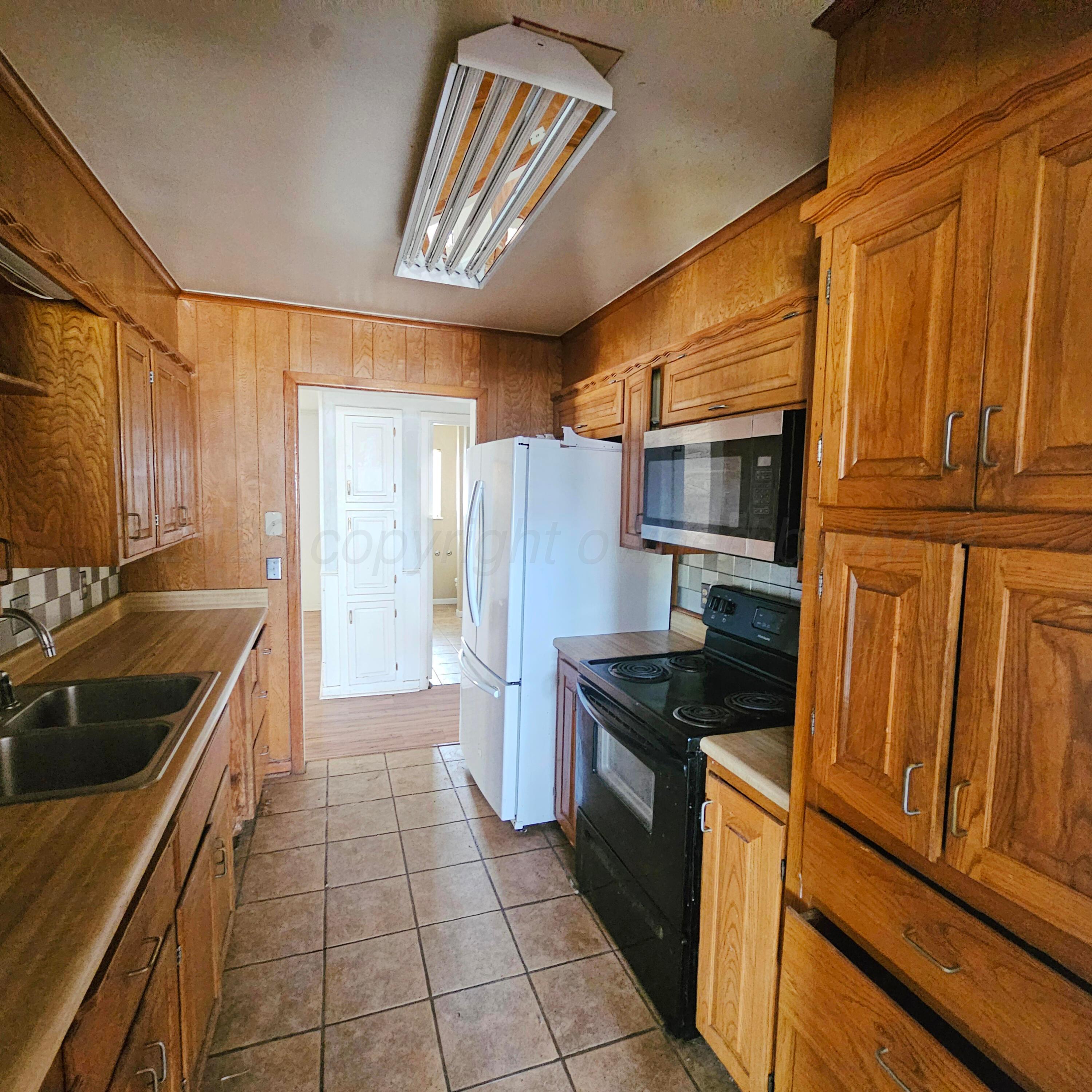 116 Bailey Avenue Dumas, TX 79029 - Photo 3 of 29 20260225_122603