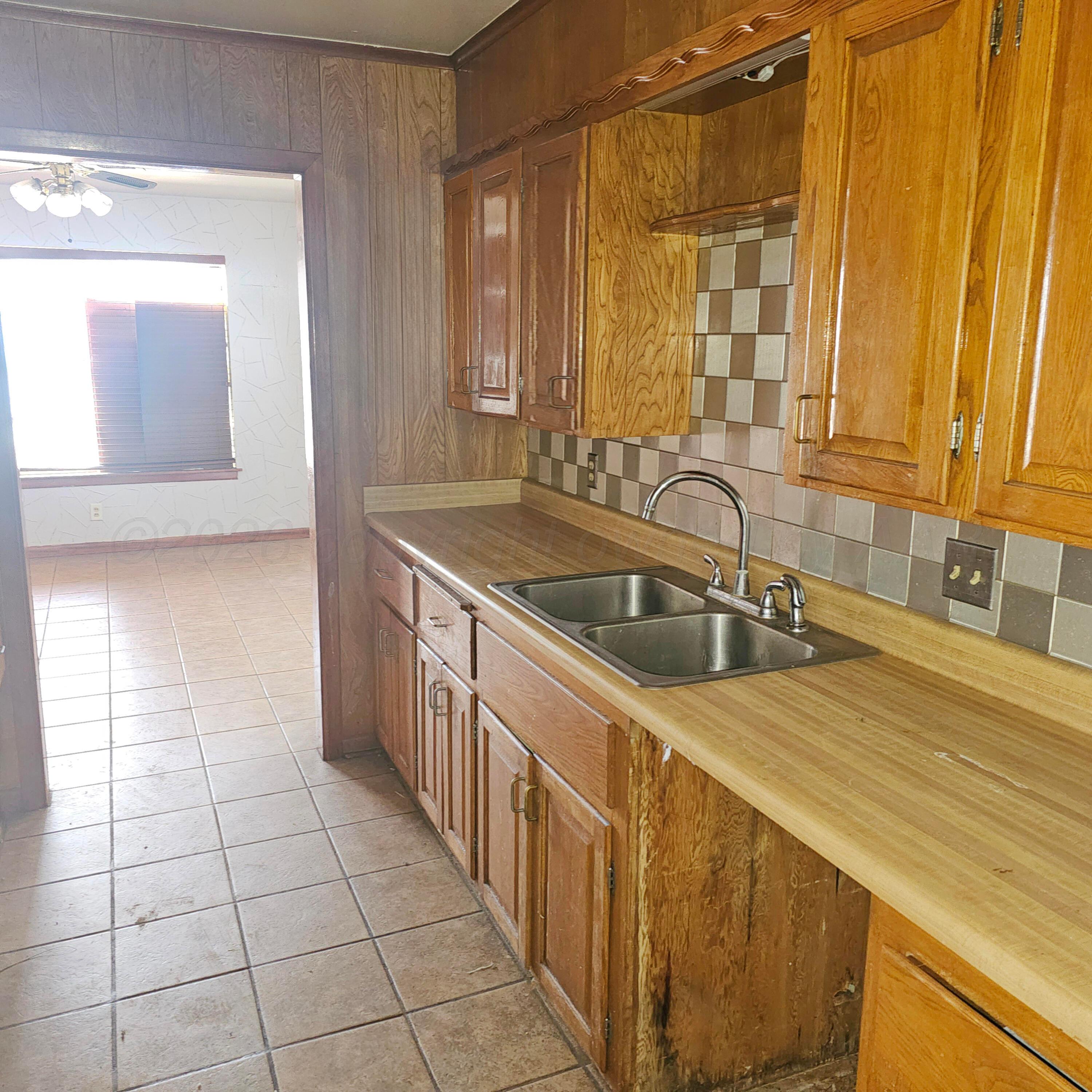 116 Bailey Avenue Dumas, TX 79029 - Photo 4 of 29 20260225_122629