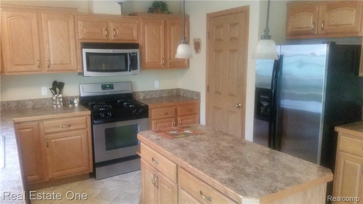529 Alfred Road Ortonville, MI 48462 - Photo 4 of 23 KITCHEN.jpg