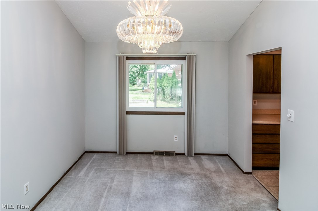 4663 McFarland Road Cleveland, OH 44121 - Photo 4 of 22