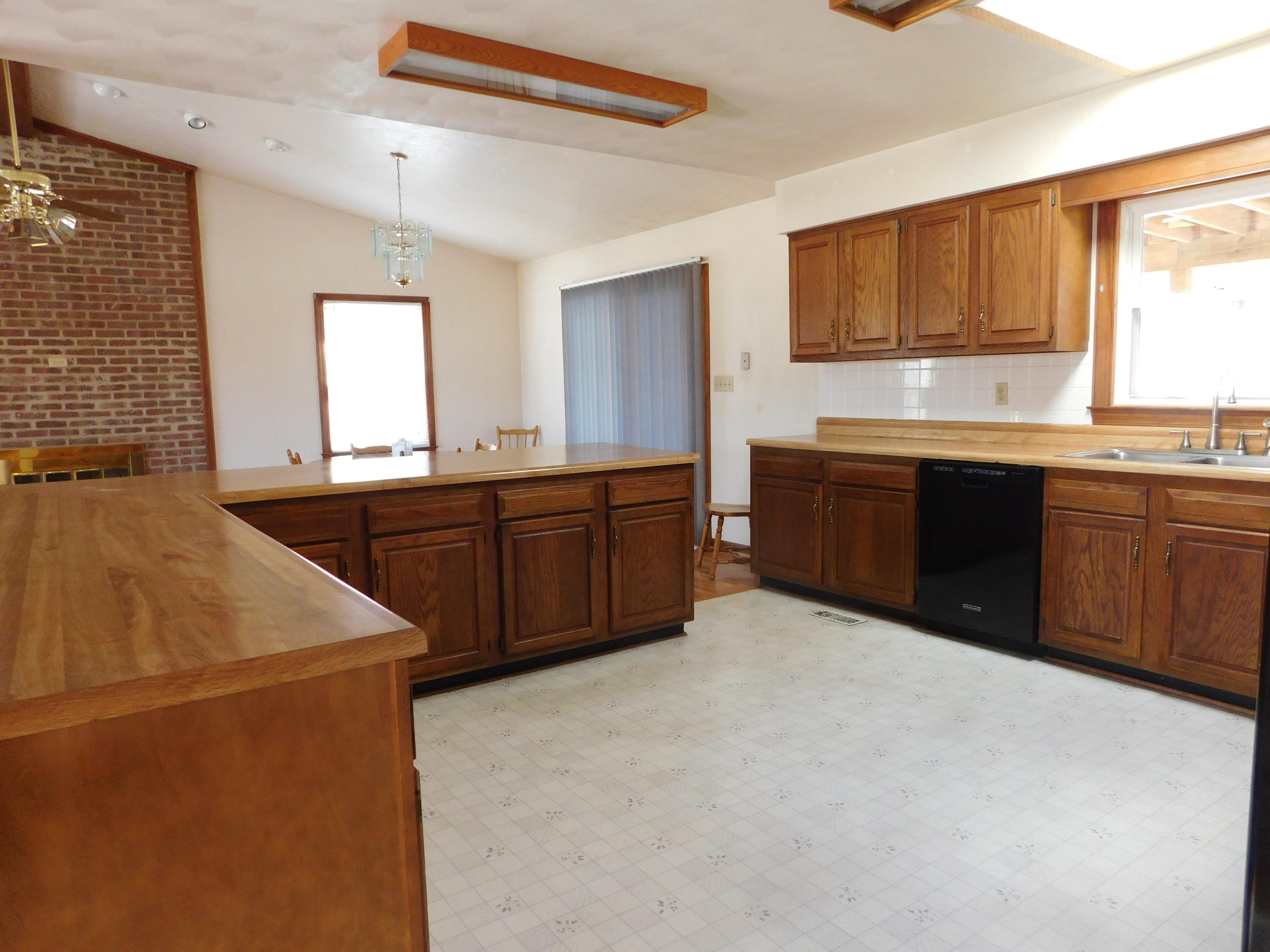 338 Wesley Road Daleville, VA 24083 - Photo 17 of 63 Kitchen (8)