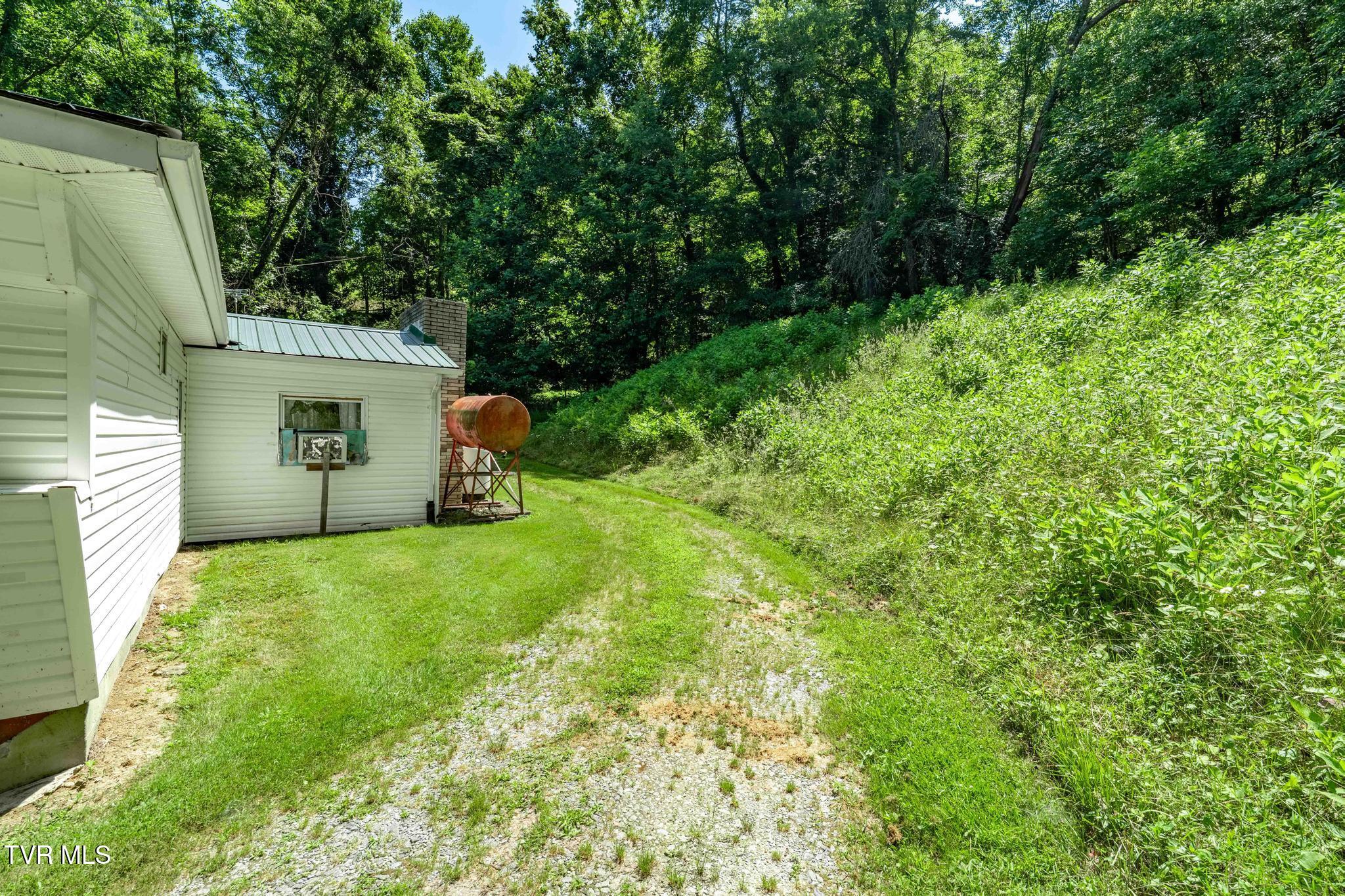 200 Old Church Loop Road Butler, TN 37640 - Photo 7 of 45 200 Old Church Loop Road (12 of 46)