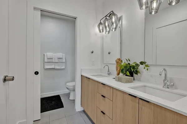 $5,995 | 635 7th Avenue South, Unit 405, Nashville, TN 37203